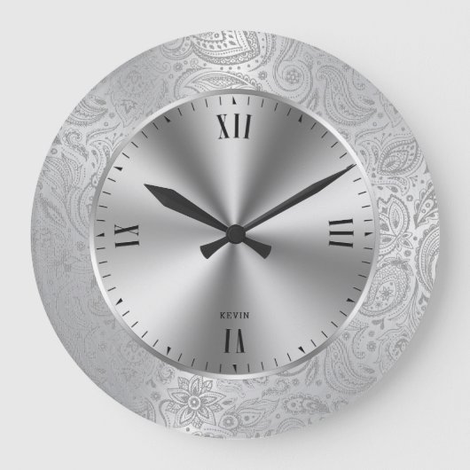光沢のあるメタリックシルバーおよびヴィンテージペイズリー ラージ壁時計 (正面)