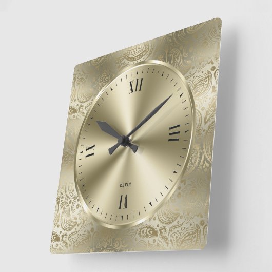 光沢のあるメタリックペイル金ゴールドとヴィンテージペイズリー スクエア壁時計 (傾斜)