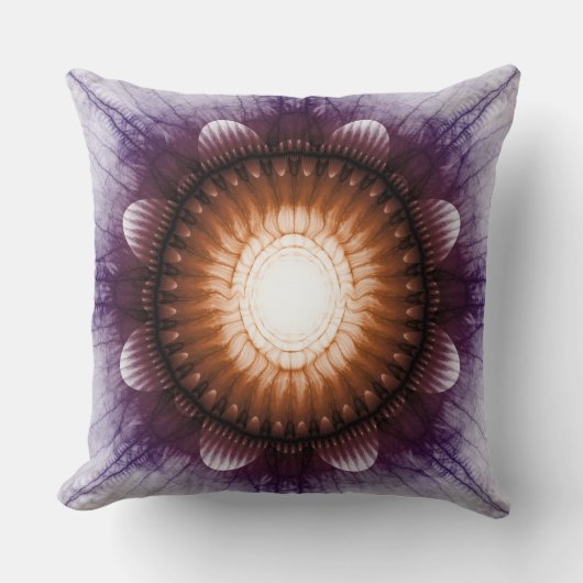 光沢のある神秘的な赤い紫のオーナメント クッション (正面)