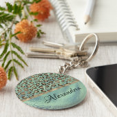 光沢のある緑に輝くヒョウのプリント キーホルダー (側面)