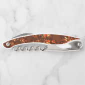 光沢のある茶色がかったサンゴとエンボス ソムリエナイフ (裏面)