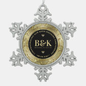 光沢のある金ゴールドフローラフレーム結婚5周年記念 スノーフレークピューターオーナメント (正面)