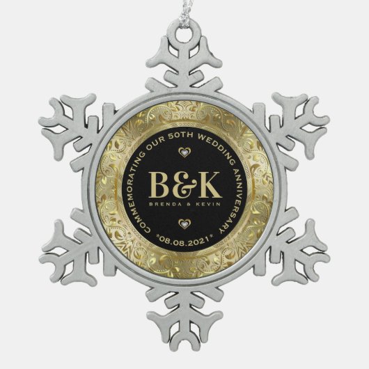 光沢のある金ゴールドフローラフレーム結婚5周年記念 スノーフレークピューターオーナメント (正面)