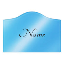 光沢のある青いドアの看板