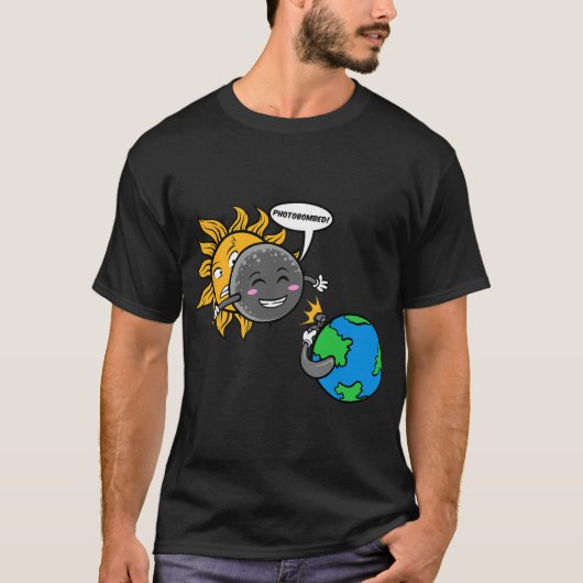 光爆弾！かわいいトータル太陽のエクリプス2024 Tシャツ (正面)