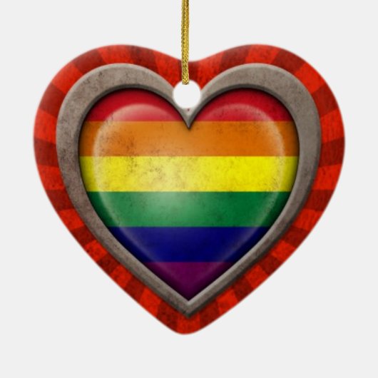 光線との老化させたゲイプライドの虹の旗のハート セラミックオーナメント (裏面)