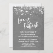 光 テクスチャード ラブ イズ ペイシャント グレー レセプション 招待状 (正面)