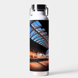 光、駅で ウォーターボトル