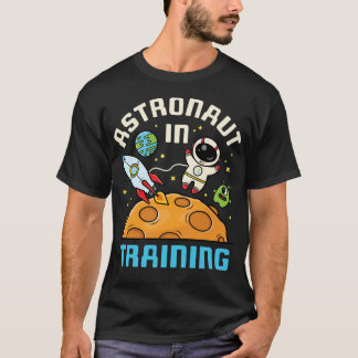 児童宇宙飛行士の訓練を受ける宇宙飛行士 Tシャツ