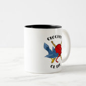 入れ墨かぎ針で編みますか、または死んで下さい ツートーンマグカップ (正面右)