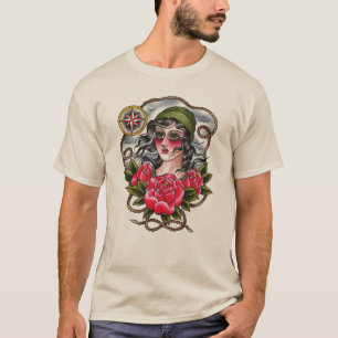 入れ墨された船員の女の子のティー Tシャツ