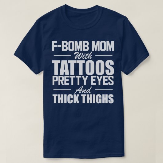 入れ墨をした母F爆弾の母と入れ墨の目かわいらしa Tシャツ (デザイン正面)
