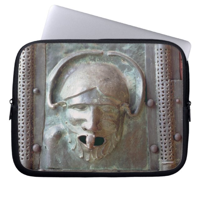 入口の左のドアからのガーゴイルのパネル、1 ラップトップスリーブ (正面)