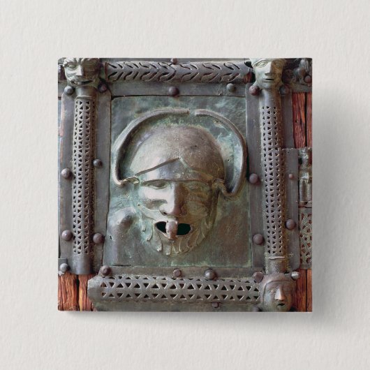 入口の左のドアからのガーゴイルのパネル、1 缶バッジ (正面)