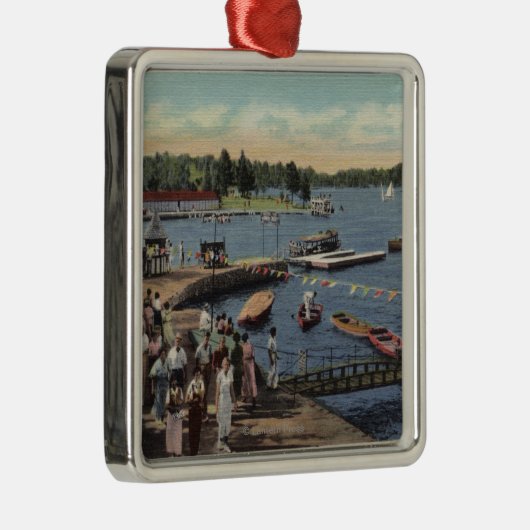入江を浸すボートの着陸の眺め メタルオーナメント (右)