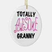 全く素晴らしいおばあさんのピンクのTシャツおよびギフト セラミックオーナメント (右)