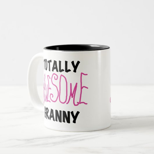 全く素晴らしいおばあさんのピンクのTシャツおよびギフト ツートーンマグカップ (正面左)