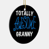 全く素晴らしいおばあさんの青いTシャツおよびギフト セラミックオーナメント (右)