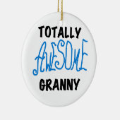 全く素晴らしいおばあさんの青いTシャツおよびギフト セラミックオーナメント (右)