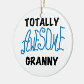 全く素晴らしいおばあさんの青いTシャツおよびギフト セラミックオーナメント (左)