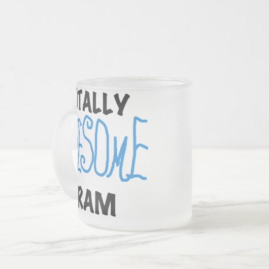 全く素晴らしいグラムの青いTシャツおよびギフト フロストグラスマグカップ (正面左)