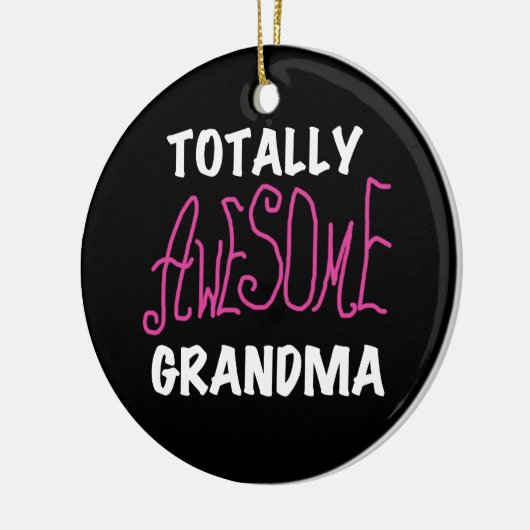 全く素晴らしい祖母のピンクのTシャツおよびギフト セラミックオーナメント (左)