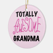 全く素晴らしい祖母-ピンクのTシャツおよびギフト セラミックオーナメント (左)