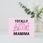 全く素晴らしい祖母-ピンクのTシャツおよびギフト ポストカード (スタンド正面)