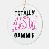 全く素晴らしいGammieのピンクのTシャツおよびギフト セラミックオーナメント (左)