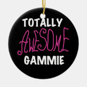 全く素晴らしいGammieのピンクのTシャツおよびギフト セラミックオーナメント (正面)
