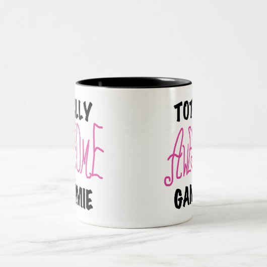 全く素晴らしいGammieのピンクのTシャツおよびギフト ツートーンマグカップ (中央)