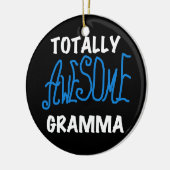 全く素晴らしいGrammaの青いTシャツおよびギフト セラミックオーナメント (左)