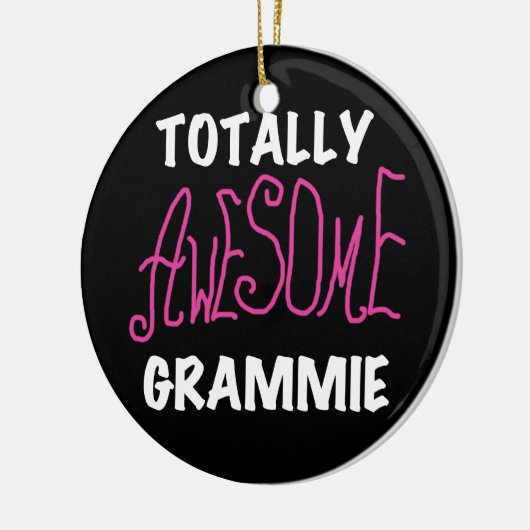 全く素晴らしいGrammieのピンクのTシャツのギフト セラミックオーナメント (左)