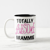 全く素晴らしいGrammieのピンクのTシャツのギフト ツートーンマグカップ (左)
