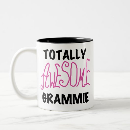 全く素晴らしいGrammieのピンクのTシャツのギフト ツートーンマグカップ (左)