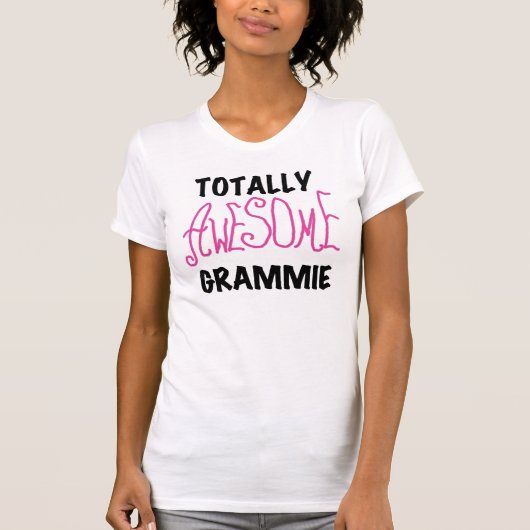 全く素晴らしいGrammieのピンクのTシャツのギフト Tシャツ (正面)