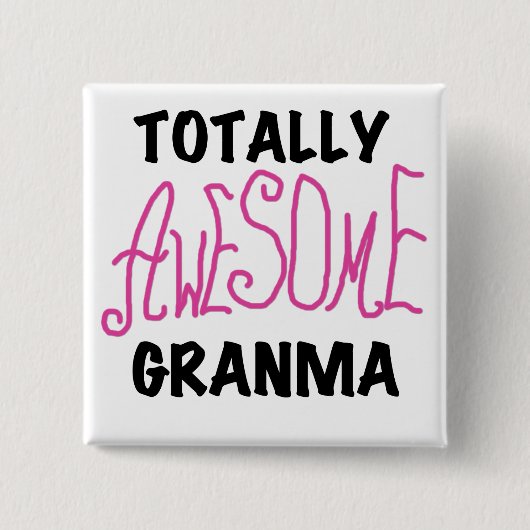 全く素晴らしいGranmaのピンクのTシャツおよびギフト 缶バッジ (正面)