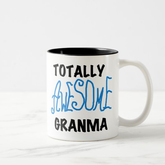 全く素晴らしいGranmaの青いTシャツのギフト ツートーンマグカップ (右)
