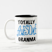 全く素晴らしいGranmaの青いTシャツのギフト ツートーンマグカップ (左)
