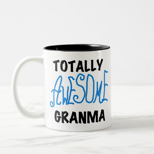 全く素晴らしいGranmaの青いTシャツのギフト ツートーンマグカップ (左)