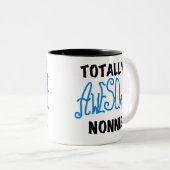 全く素晴らしいNonnieの青い文字のTシャツおよびギフト ツートーンマグカップ (正面右)