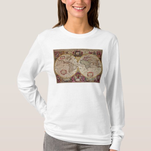 全体の地球の新天地および水地図 Tシャツ (正面)