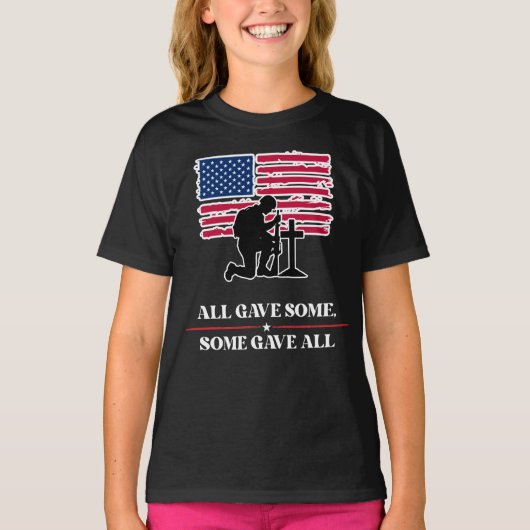 全員が何かを捧げ、ある者は全てを捧げた Tシャツ (正面)