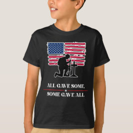 全員が何かを捧げ、ある者は全てを捧げた Tシャツ