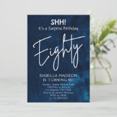 八十 |ネイビーブルー80誕生日サプライズパーティー 招待状 (スタンド正面)