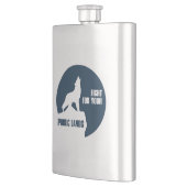 公の地のオオカミのために戦う フラスク (左)