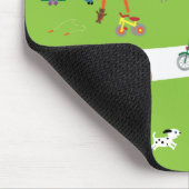 公園で遊んでいるかわいい漫画子供及びペット マウスパッド (コーナー)