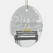 . .公園のベンチで結婚の記念日に鳥 セラミックオーナメント (右)