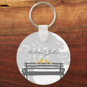 公園のベンチに結婚ある鳥 キーホルダー (正面)