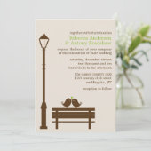 公園のベンチの結婚式の愛鳥 招待状 (スタンド正面)